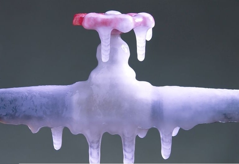 Как разморозить трубу с водой